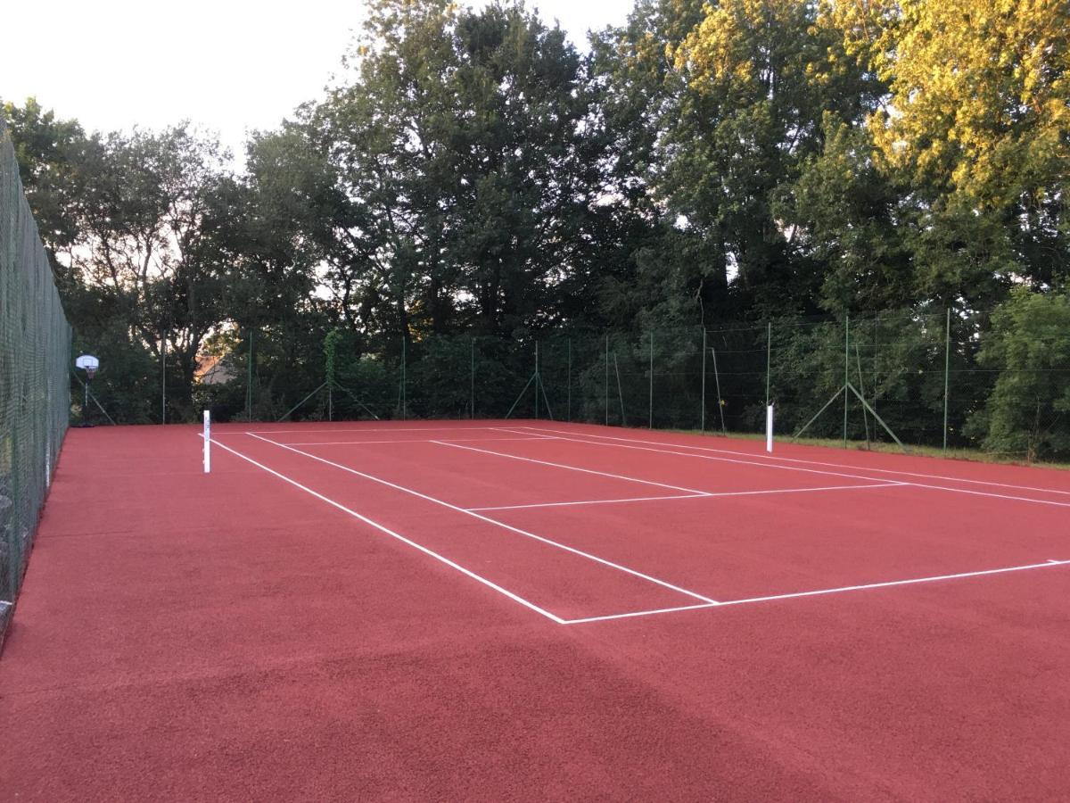 Gite Avec Tennis En Baie Du Mont Saint Michel A 15 Minutes De La Mer Les Chambres ภายนอก รูปภาพ